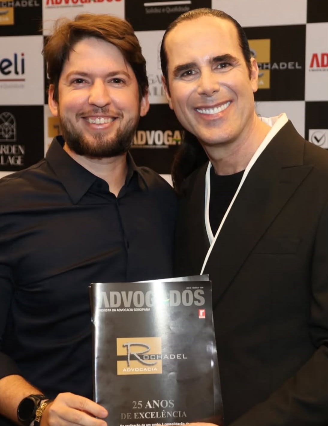 Jorginho Araujo e o advogado Julio Rochadel no lançamento da Revista Advogados