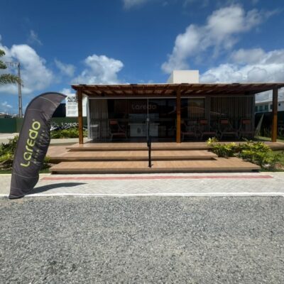 Fachada do stand de vendas do Aldeia Aruanã, na Aruana, em Aracaju