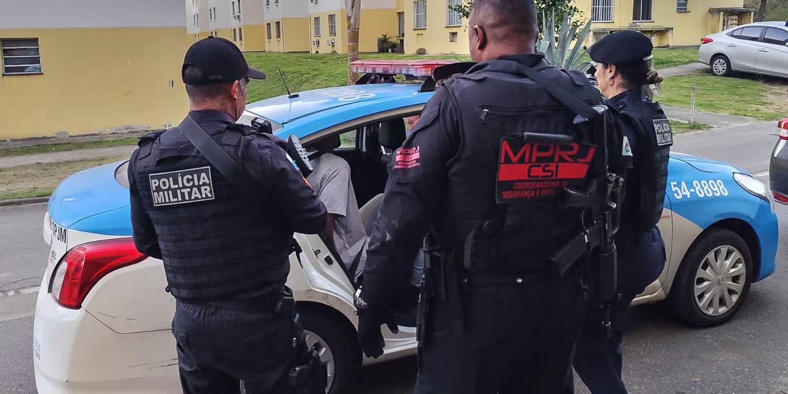 MPRJ acusa três PMs de cobrar taxa de 'proteção' a comerciantes