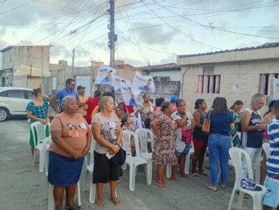 Moradores do Conjunto Fernando Collor, em Nossa Senhora do Socorro, durante encontro de apoio à reeleição de Netinho Guimarães