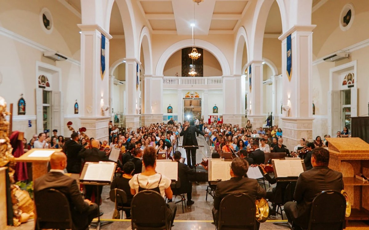 Concerto gratuito da Orsse encerra com o Gloria de Vivaldi no Santuário São José 2 Igreja lotada em concerto anterior da série Sons da Catedral, da Orsse