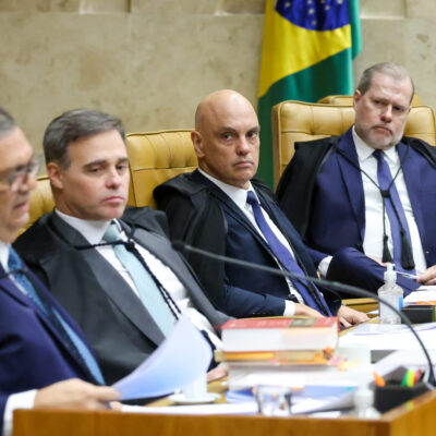 O ministro André Mendonça durante a sessão desta terça-feira