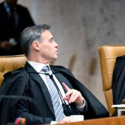 Alexandre de Moraes e André Mendonça em sessão do Supremo