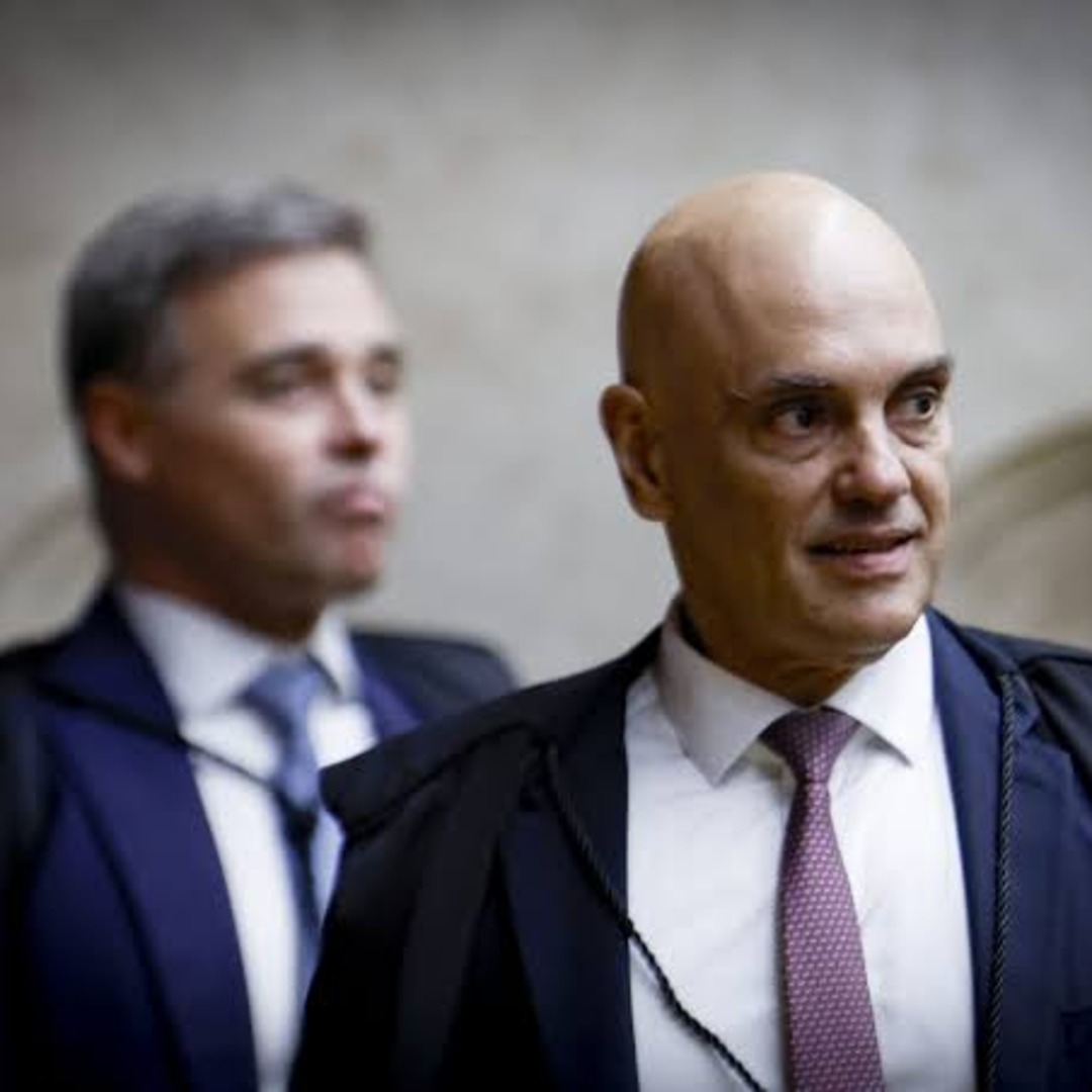 Alexandre de Moraes e André Mendonça no plenário do Supremo