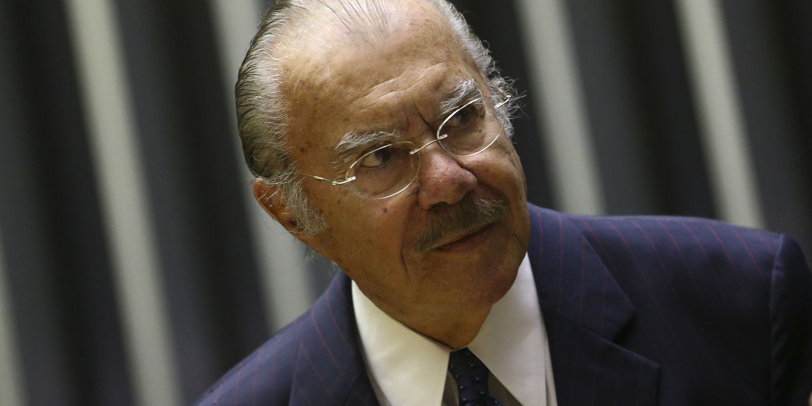 Sarney segue internado em SP e recebe tratamento contra pneumonia