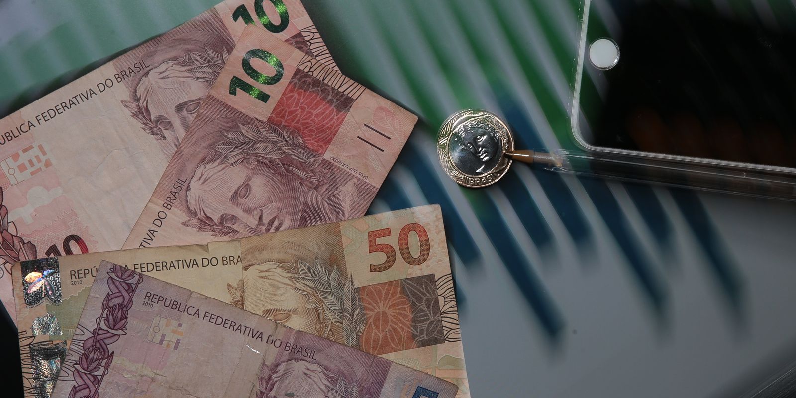 Selic cai a 13,75% com sinal de desaquecimento da economia
