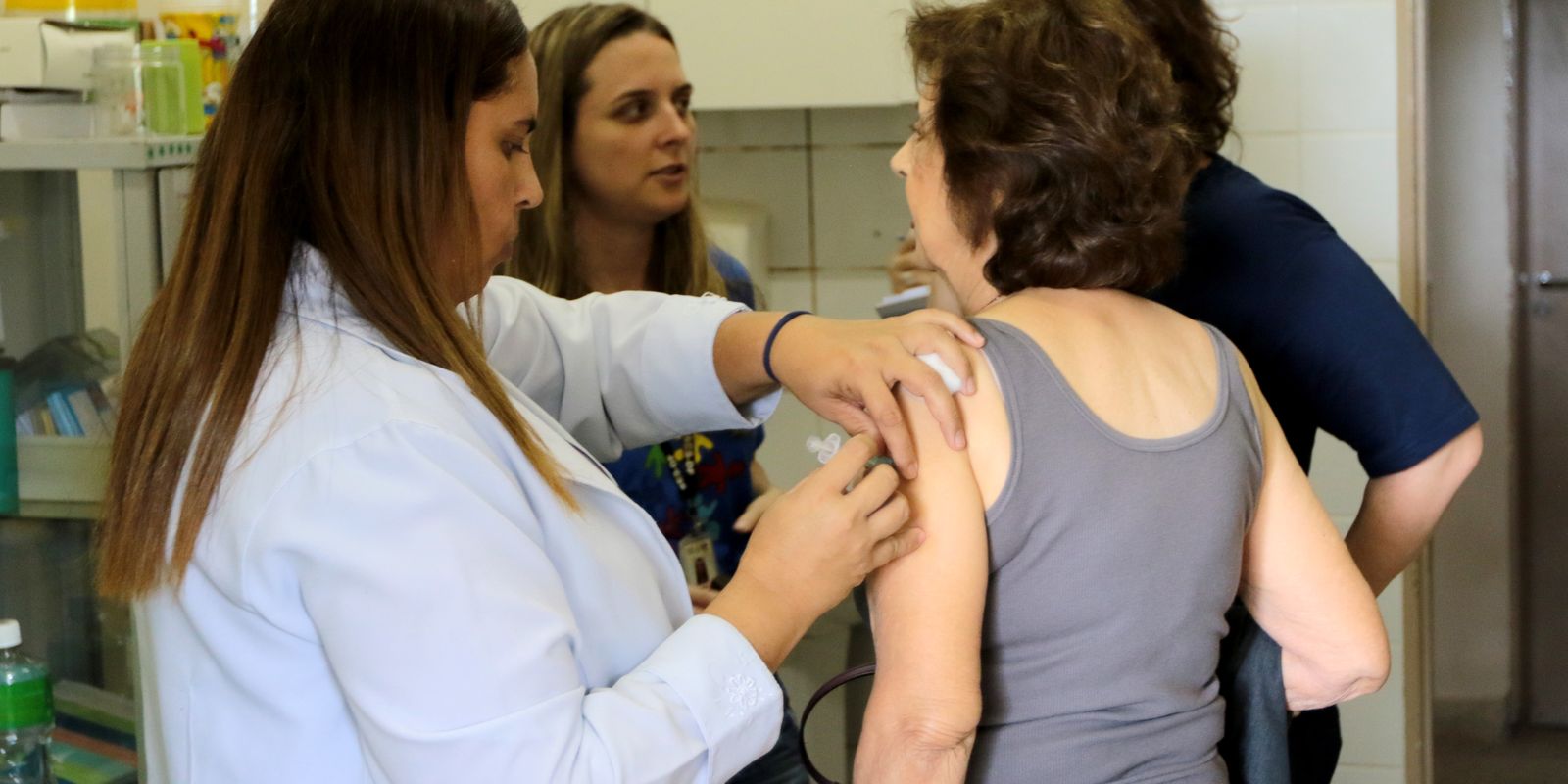 SUS abre vacinação com Pneumo 20 para maiores de 85 anos