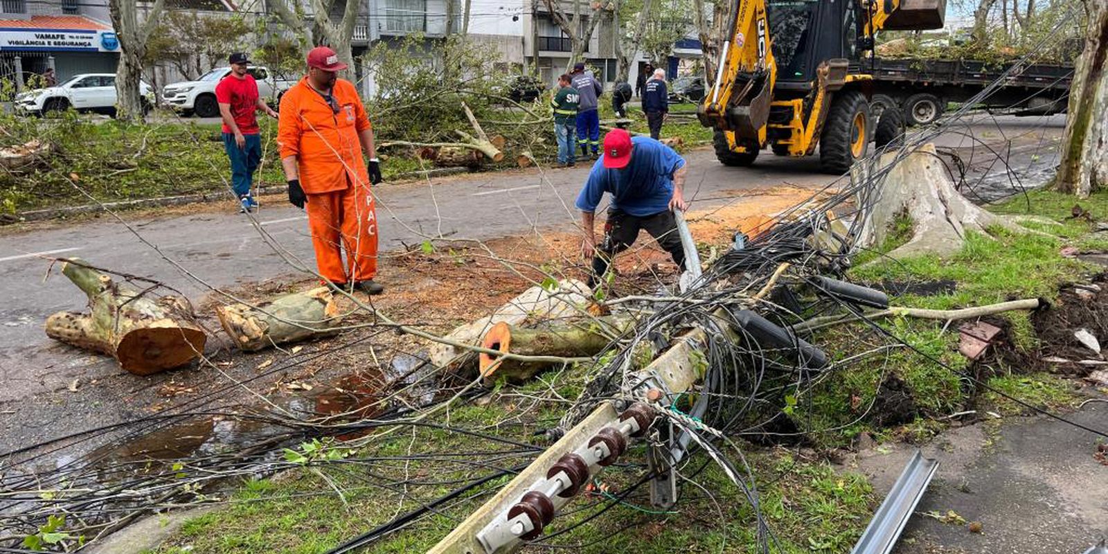 Tempestades no RS deixam 703 desabrigados, 4 mortos e 560 mil afetados