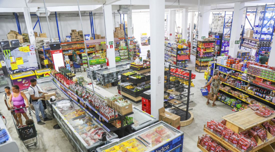 Varejo ampliado de Sergipe avança 2,7% em julho; receita sobe 2,2%