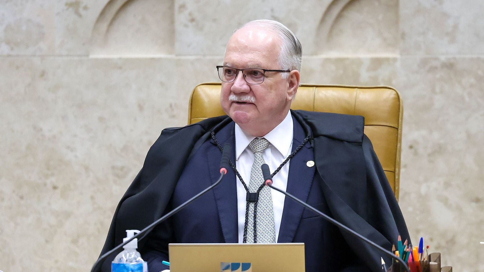 A carta pede a convocação urgente de uma sessão pública do plenário
