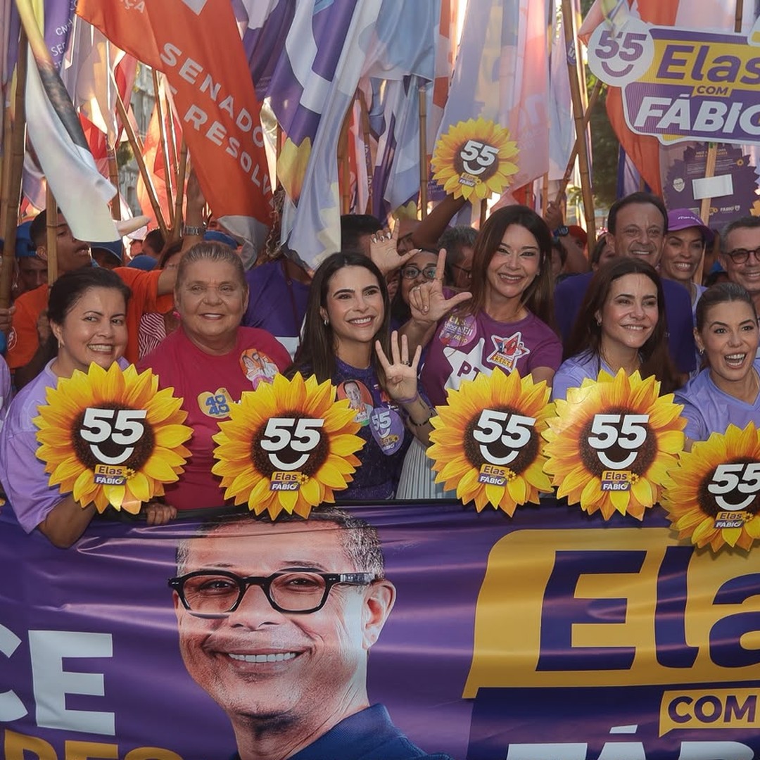 A deputada federal Yandra Moura durante caminhada no Centro de Aracaju