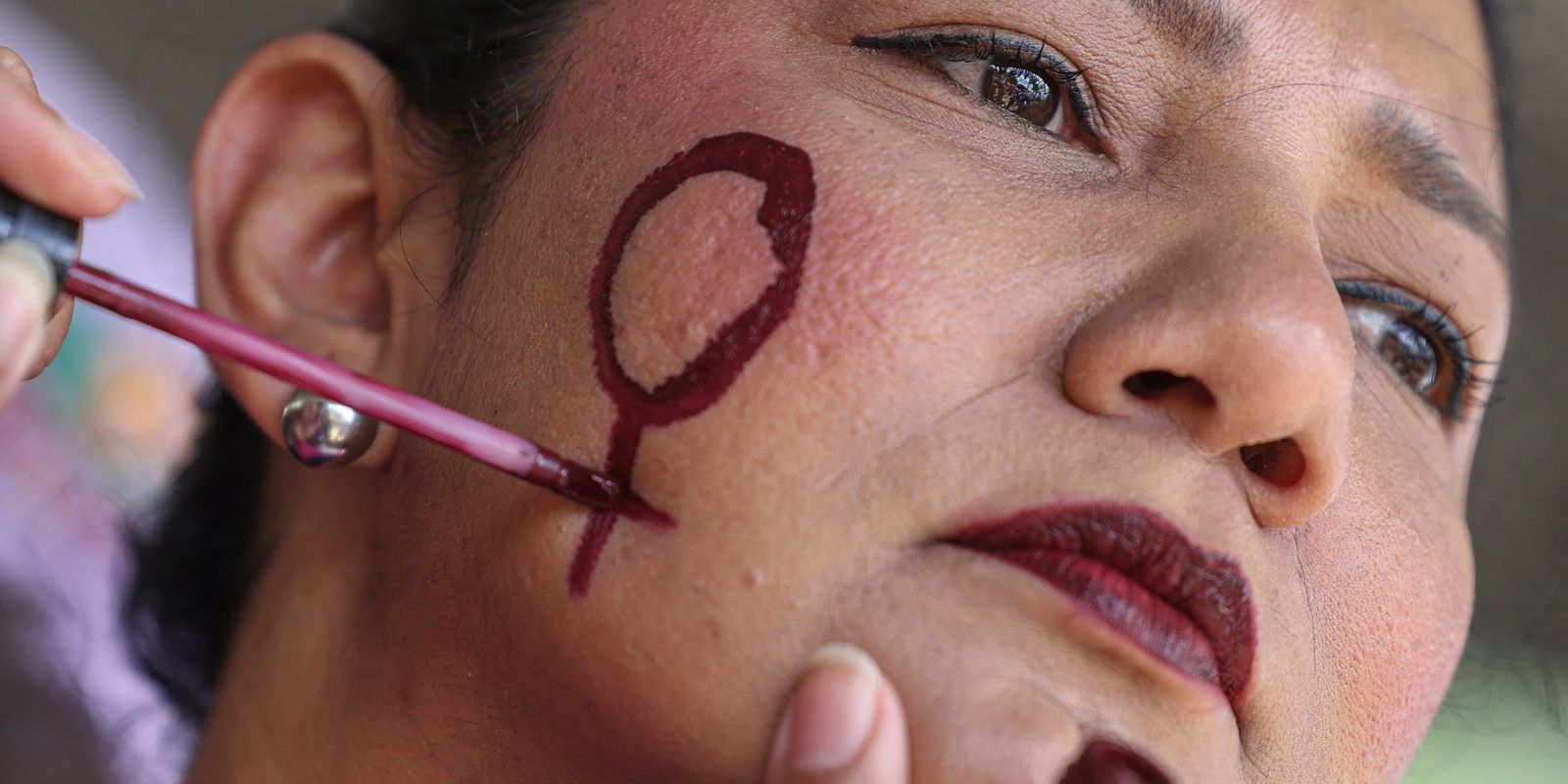 Agressões políticas a mulheres disparam; processos aumentam 11 vezes