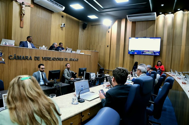 Câmara de Aracaju aprova psicólogo no pré-natal e cria frente contra feminicídio