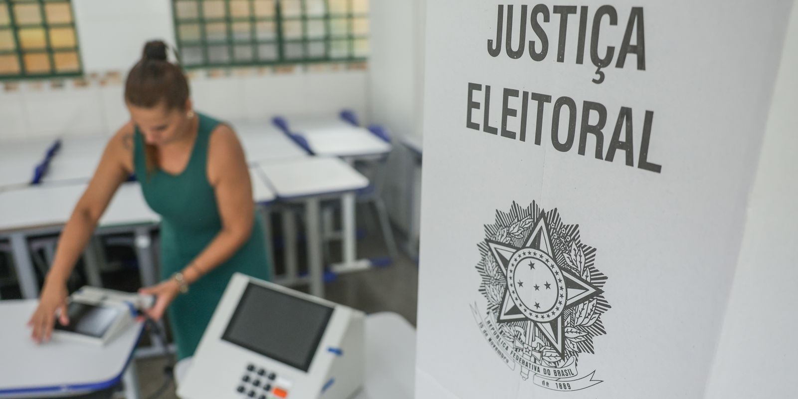 Campanha termina às 22h hoje; eleitores votam amanhã das 8h às 17h