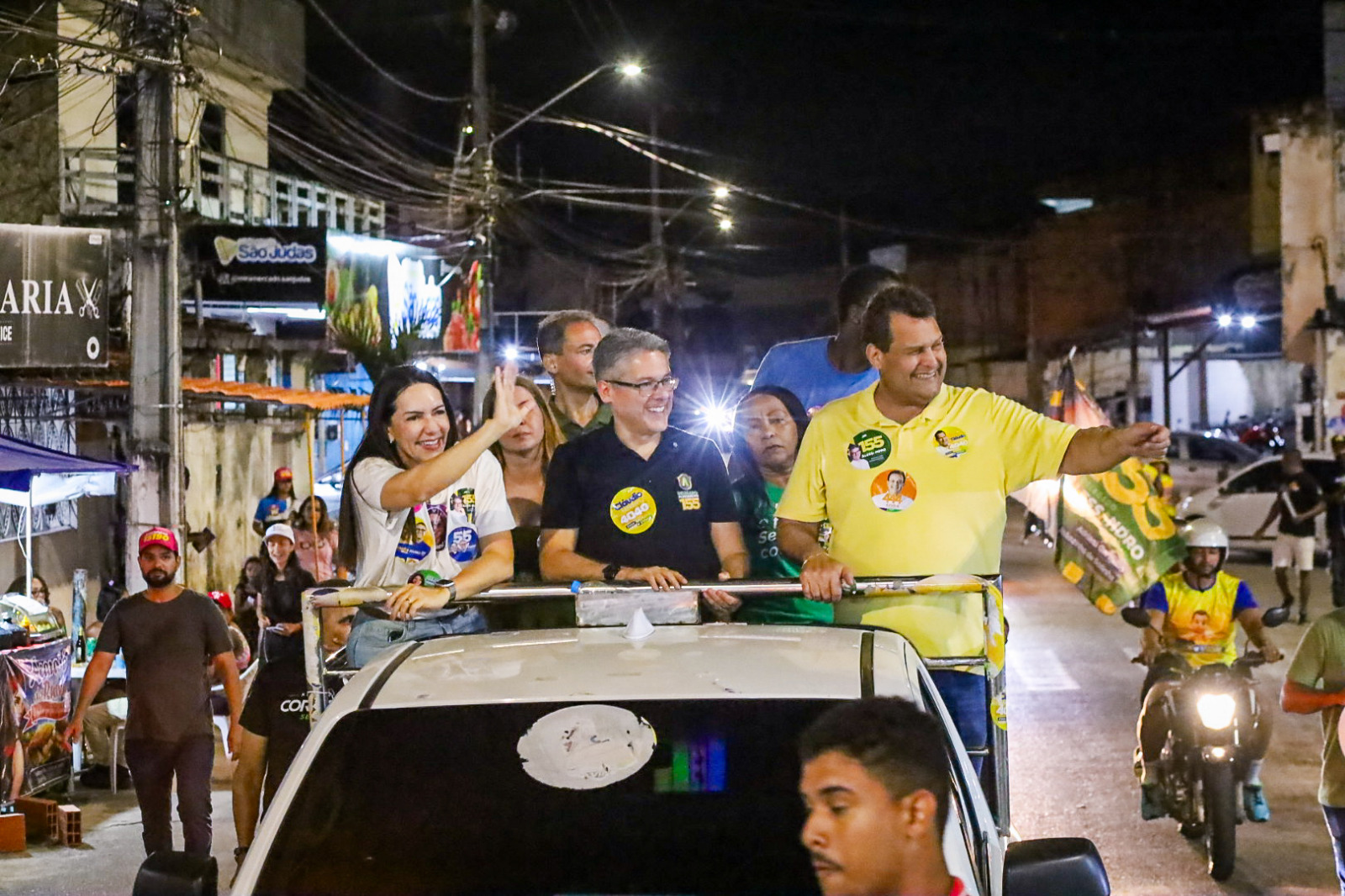 Apoiadores acompanham a carreata de Cláudio Mitidieri no 18 do Forte
