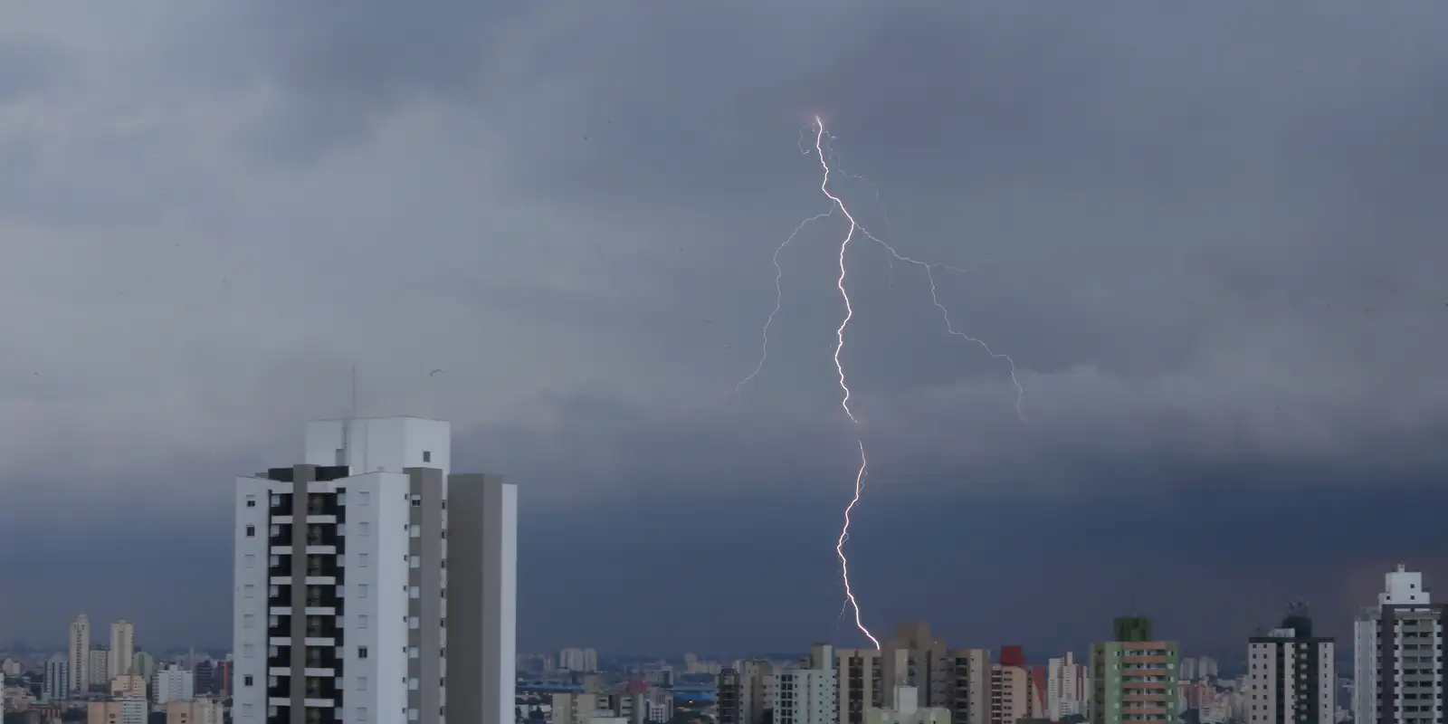 Eleições: chuva e risco de tempestades atingem grande parte do país