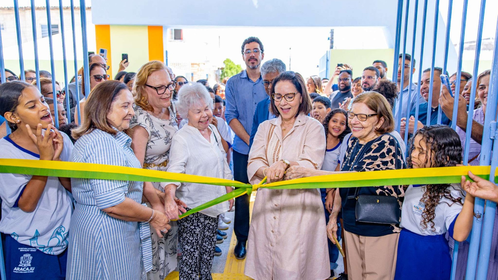 Emília inaugura escola com 14 salas no 17 de Março