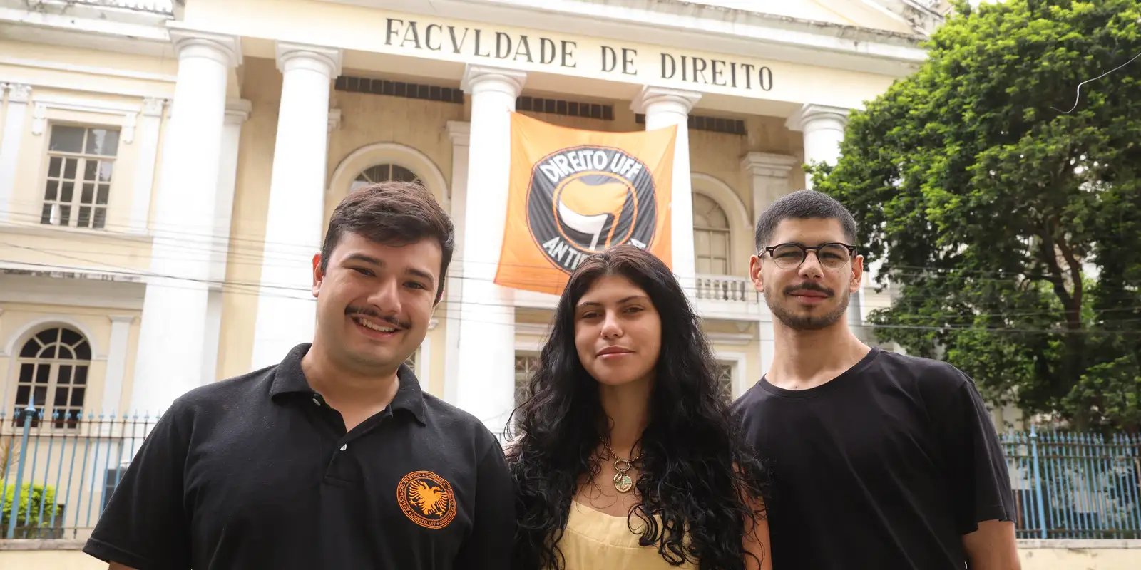 Estudantes da UFF marcham contra avanço de Flávio Bolsonaro