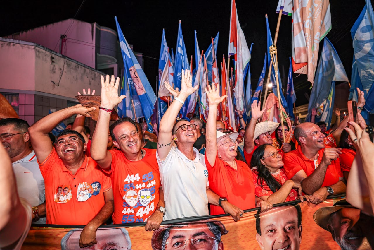 Participantes acompanham o Fogaréu em Itabaiana