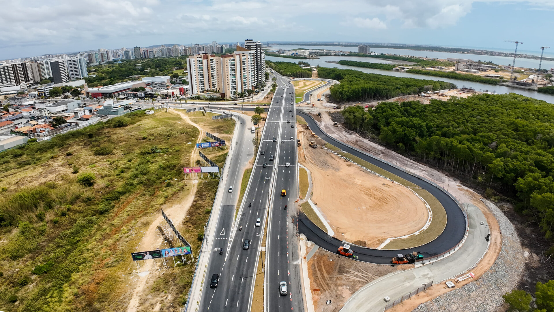 Vista aérea do Complexo Viário Senadora Maria do Carmo Alves, em Aracaju