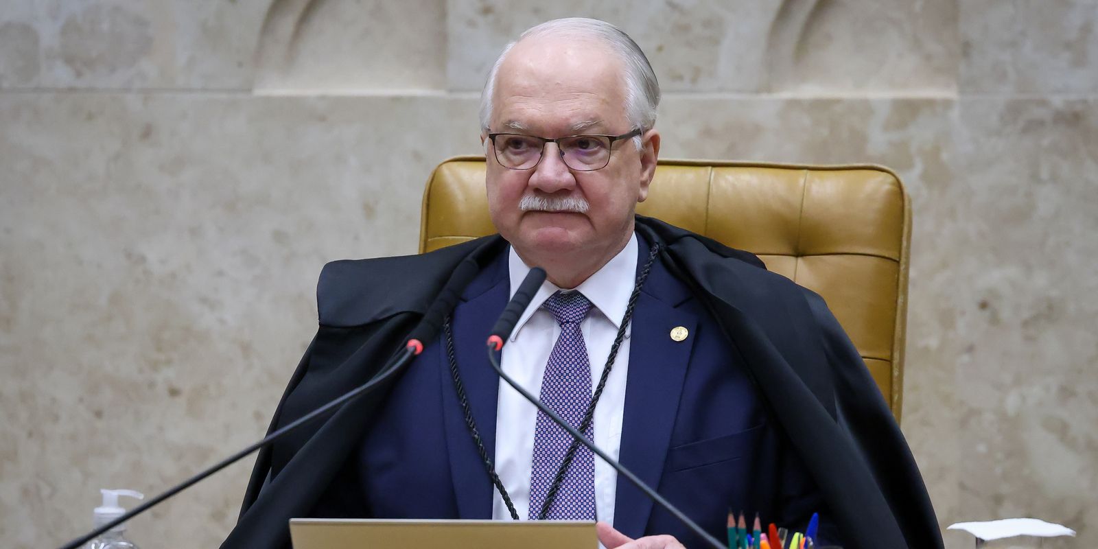 Fachin rejeita suspeição e mantém Dino relator de ações contra Bolsonaro