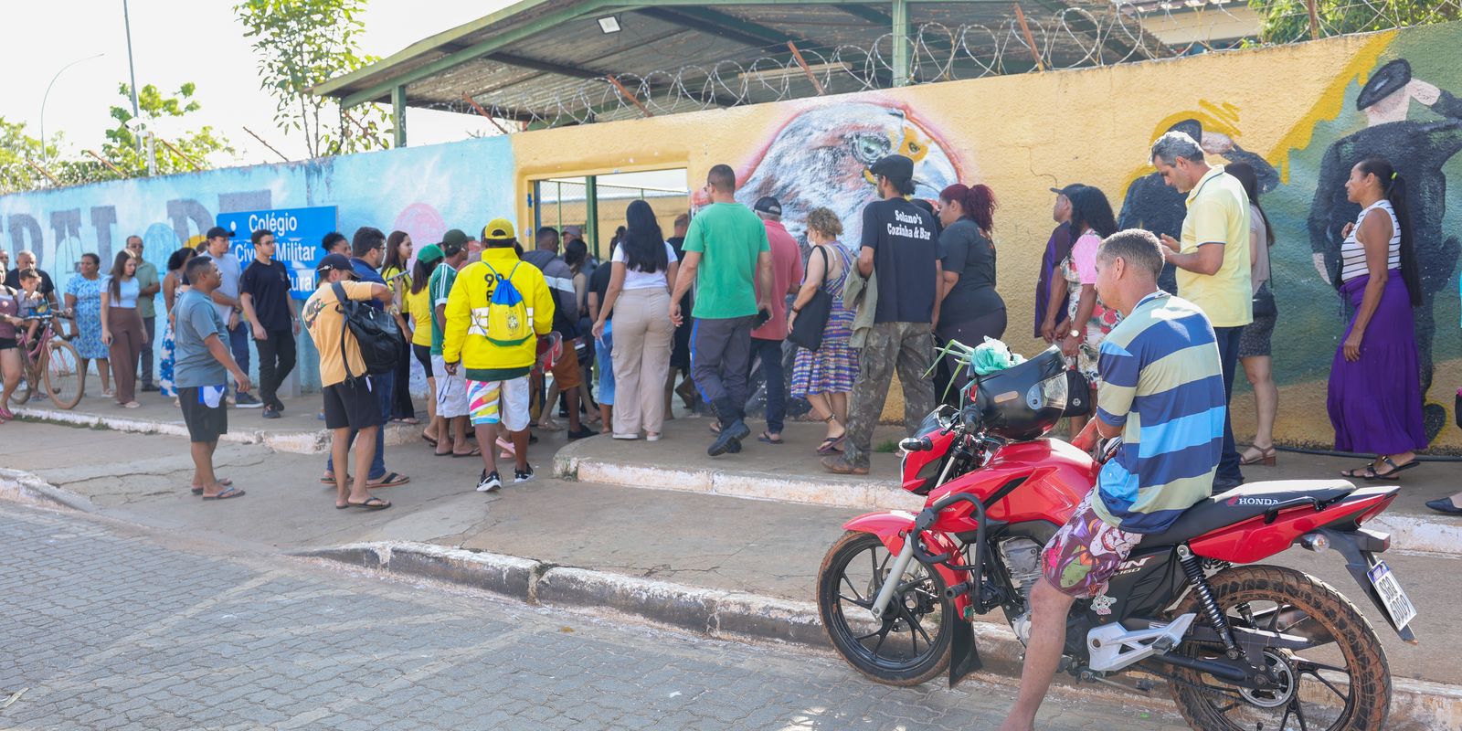 Filas desde o amanhecer: eleitores do DF vão às urnas no 2º turno