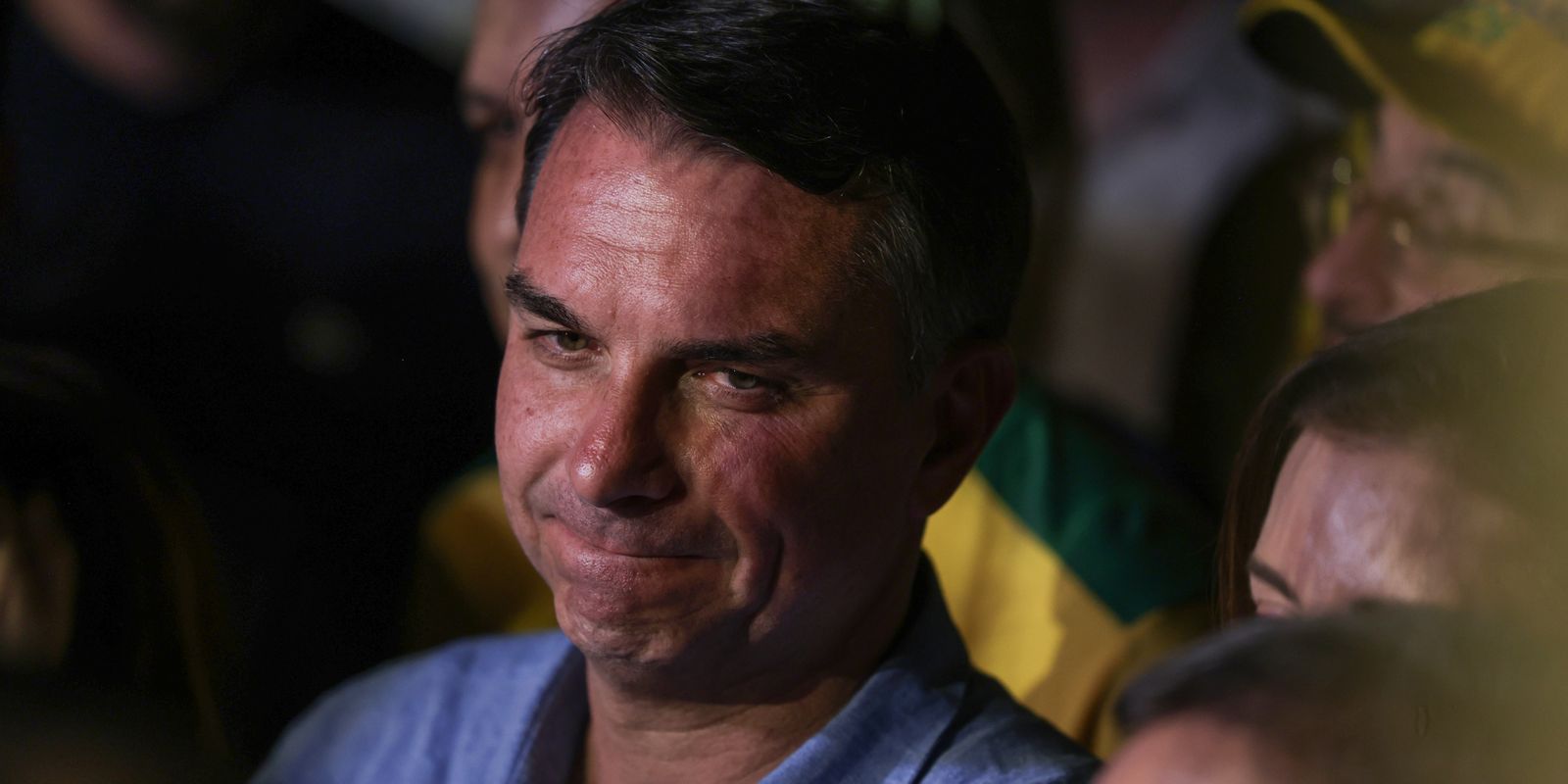 Flávio Bolsonaro embarca para os EUA após derrota e sob investigação 1 Flávio Bolsonaro embarca para os EUA após derrota e sob investigação