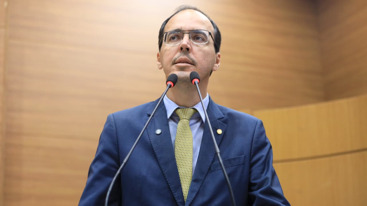 Georgeo Passos pressiona por abastecimento regular e questiona volta de delegado