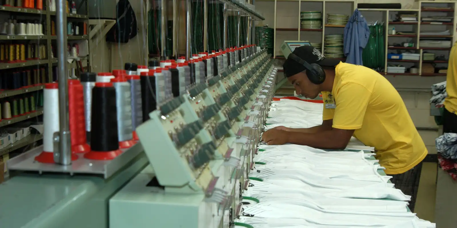 Indústria sobe confiança em outubro mas pessimismo completa 22 meses