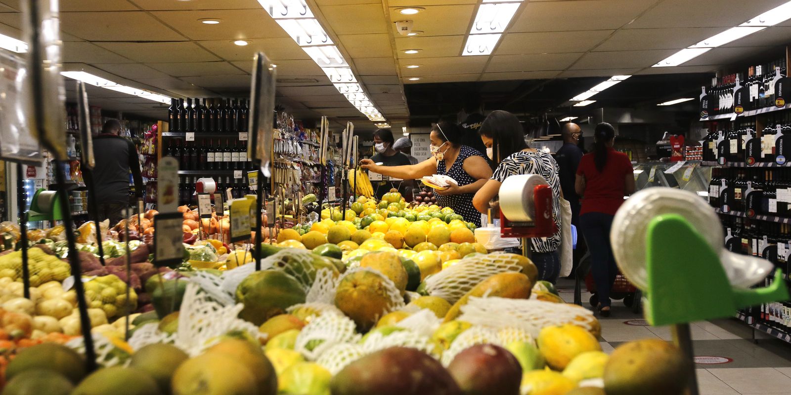 INPC sobe 0,82% em setembro; inflação em 12 meses chega a 4,29%
