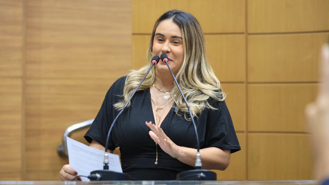Kitty Lima celebra entrega da Escola Estadual Clodoaldo de Alencar