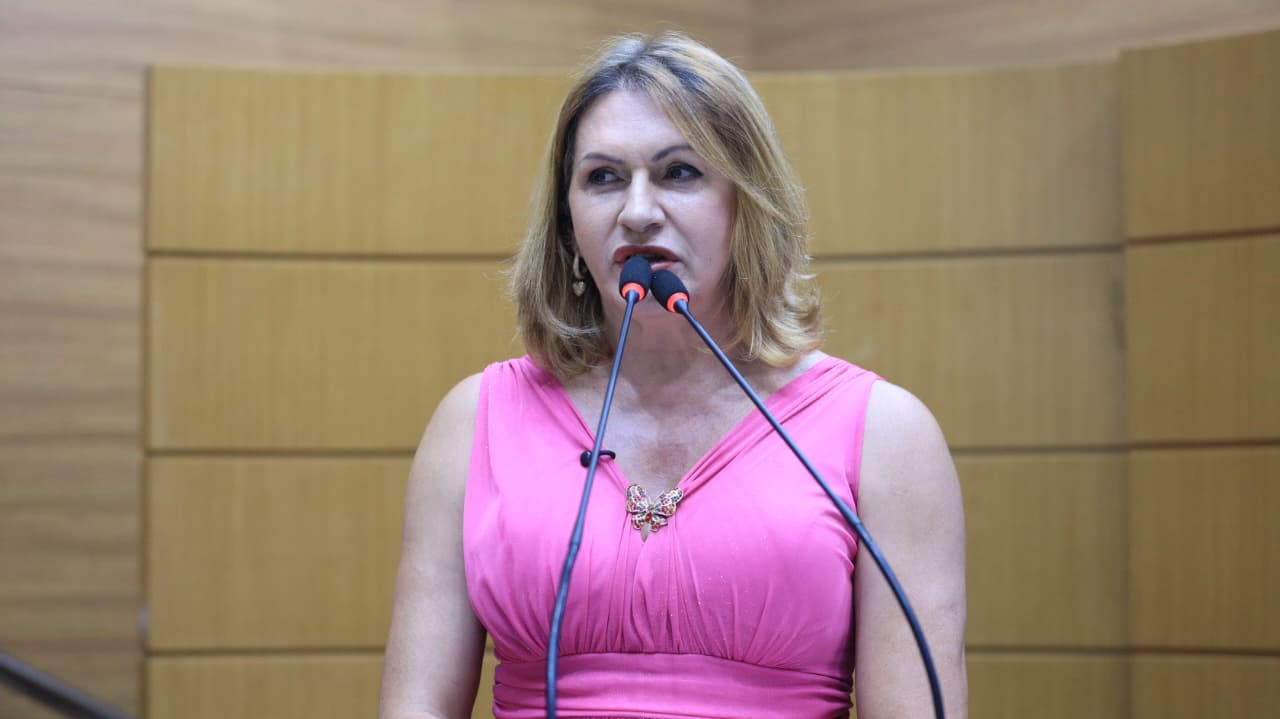 Linda Brasil cobra água regular e denuncia poluição em rios de Sergipe