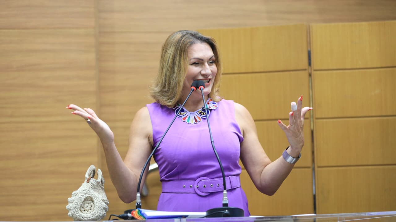 Linda Brasil cobra valorização dos servidores e comenta decisão do TSE