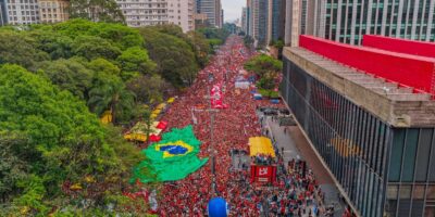 Lula aciona TSE para tirar do ar posts que ligam comício a vandalismo
