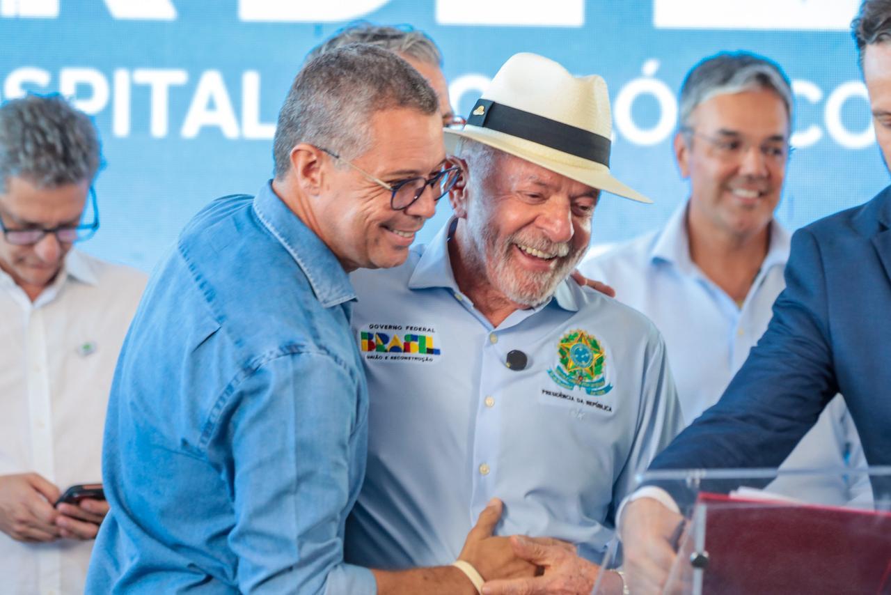 Fábio Mitidieri e Lula juntos em imagem encaminhada à redação