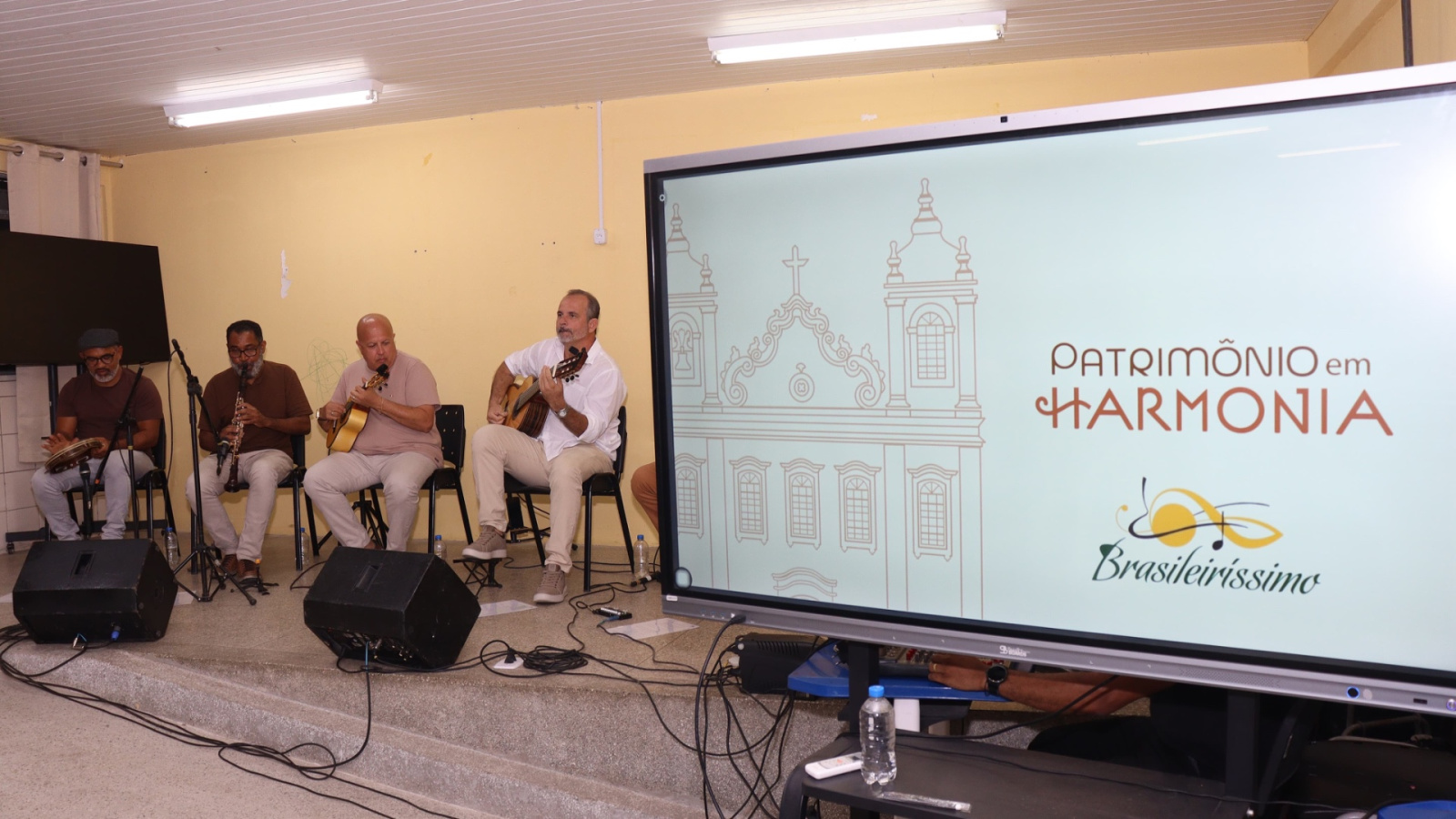 Oficina na Emef JK aproxima alunos da EJA do patrimônio de Aracaju