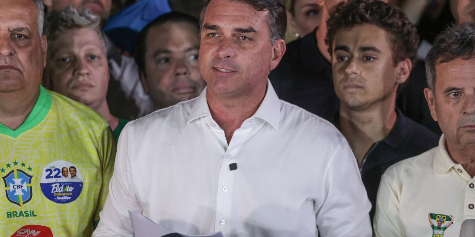 PF anula passaportes de Flávio Bolsonaro e notifica Moraes