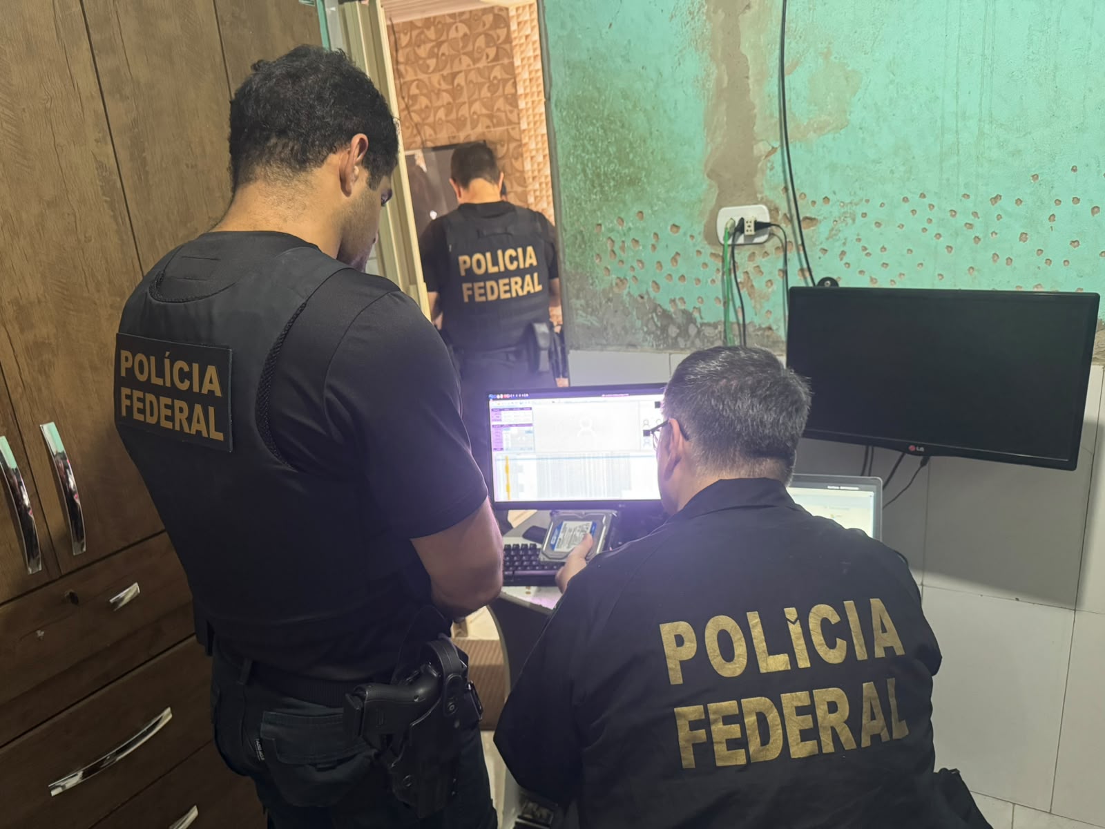 PF cumpre mandados e apreende eletrônicos ligados a abuso em Lagarto