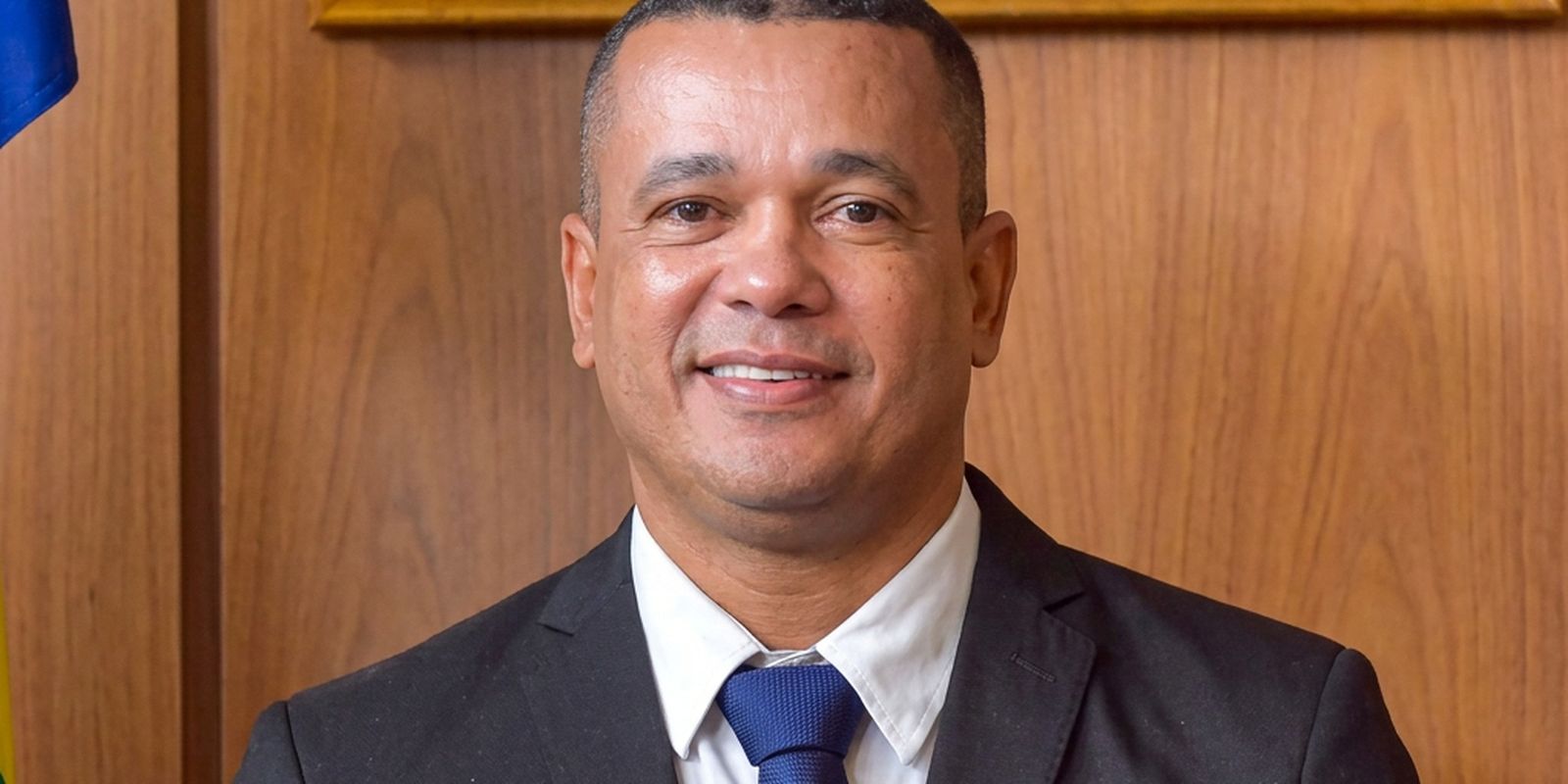 Prefeito afasta secretário após áudios sobre prisão e perseguição a eleitores