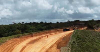 Imagens aéreas mostram o avanço da terraplenagem