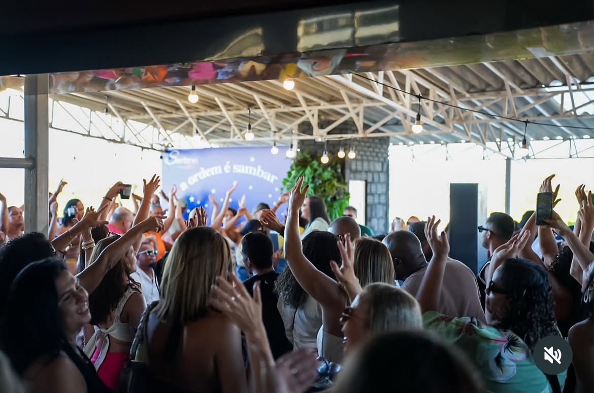 Santorini Lounge reúne samba e pagode com open bar neste sábado