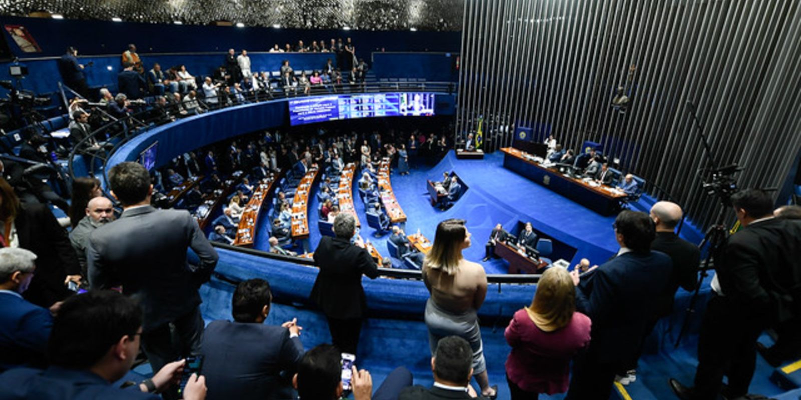 Senado inicia votação da PEC que reduz jornada e garante dois dias de descanso