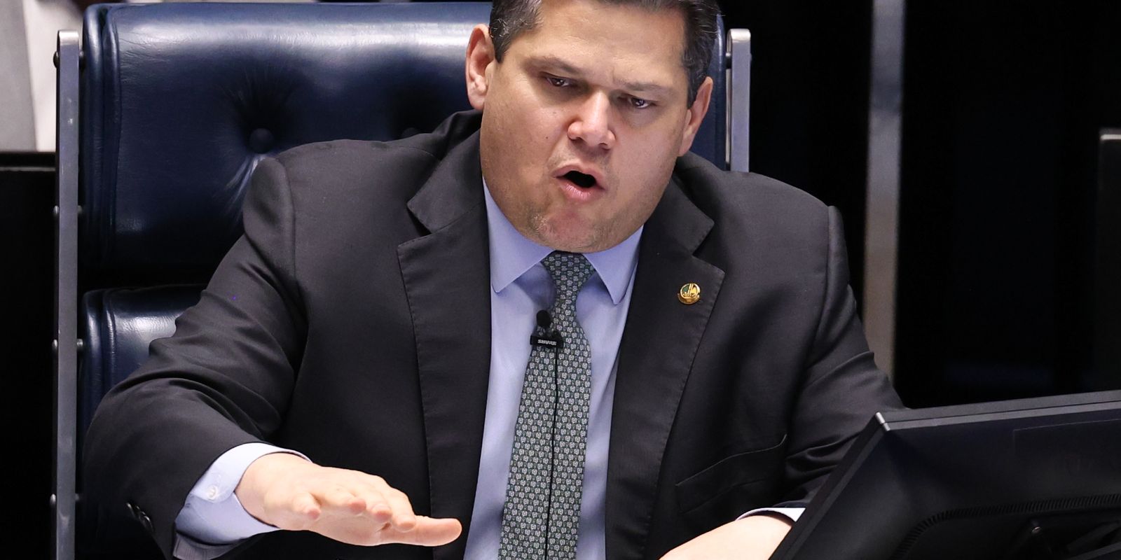 Senado promulga PECs; acaba com escala 6x1 e garante aposentadoria a ACS/ACE