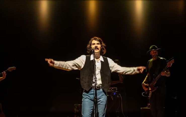 Show 'Viver é Melhor que Sonhar' celebra Belchior no Teatro Atheneu