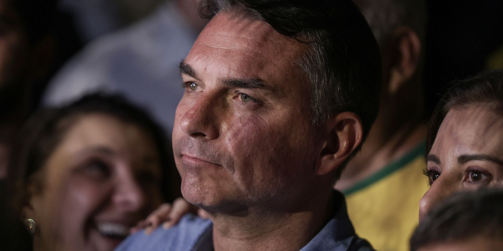 STF penaliza campanha de Flávio Bolsonaro com multa de R$5 mil