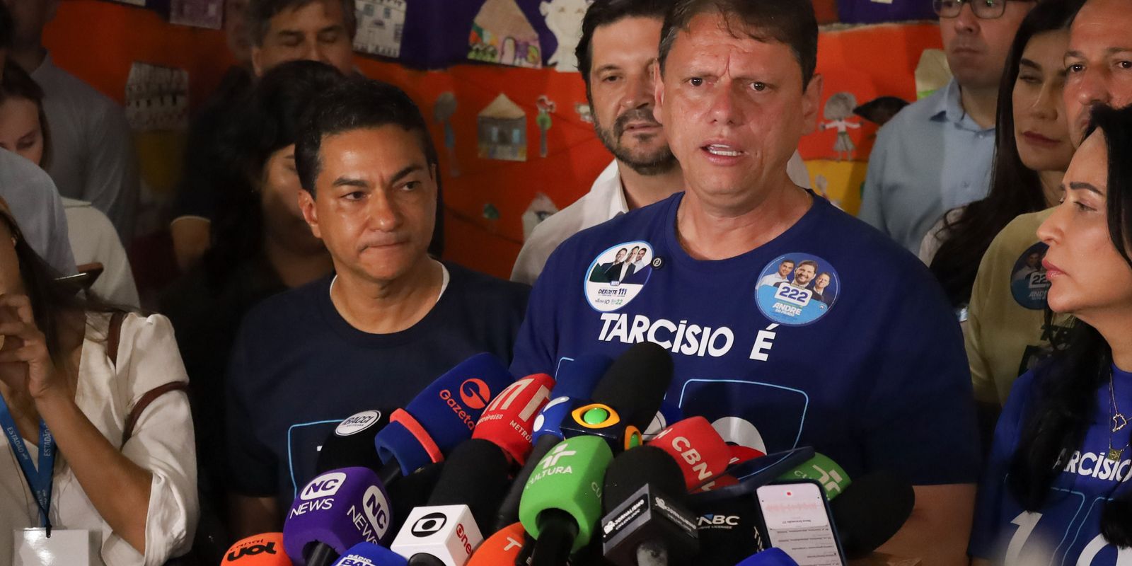 Tarcísio é reeleito em SP no 1º turno e anuncia mais entregas