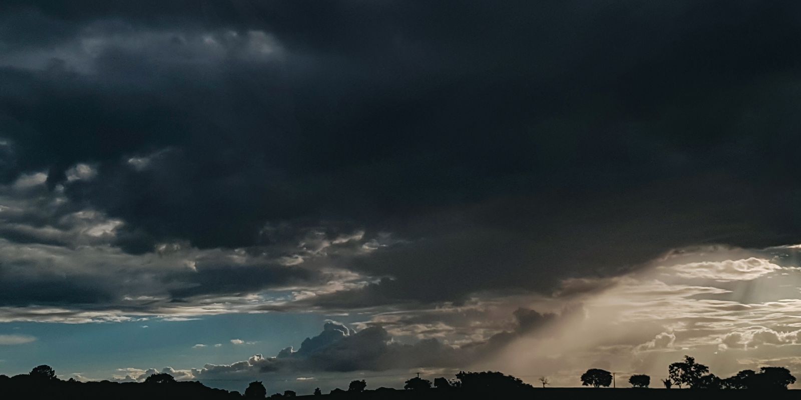 Tempestades atingem quase todo o país no feriado de 12/10