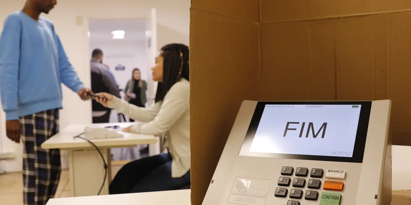 TRE-RJ pede que eleitores consultem novos locais de votação antes do pleito