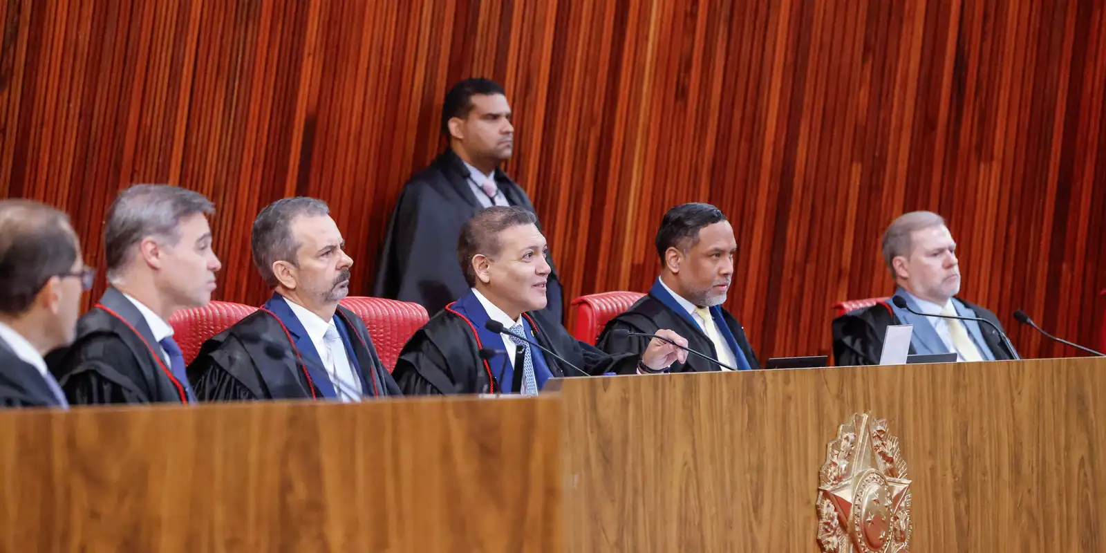 TSE determina cadastro de canais de WhatsApp ligados a campanhas