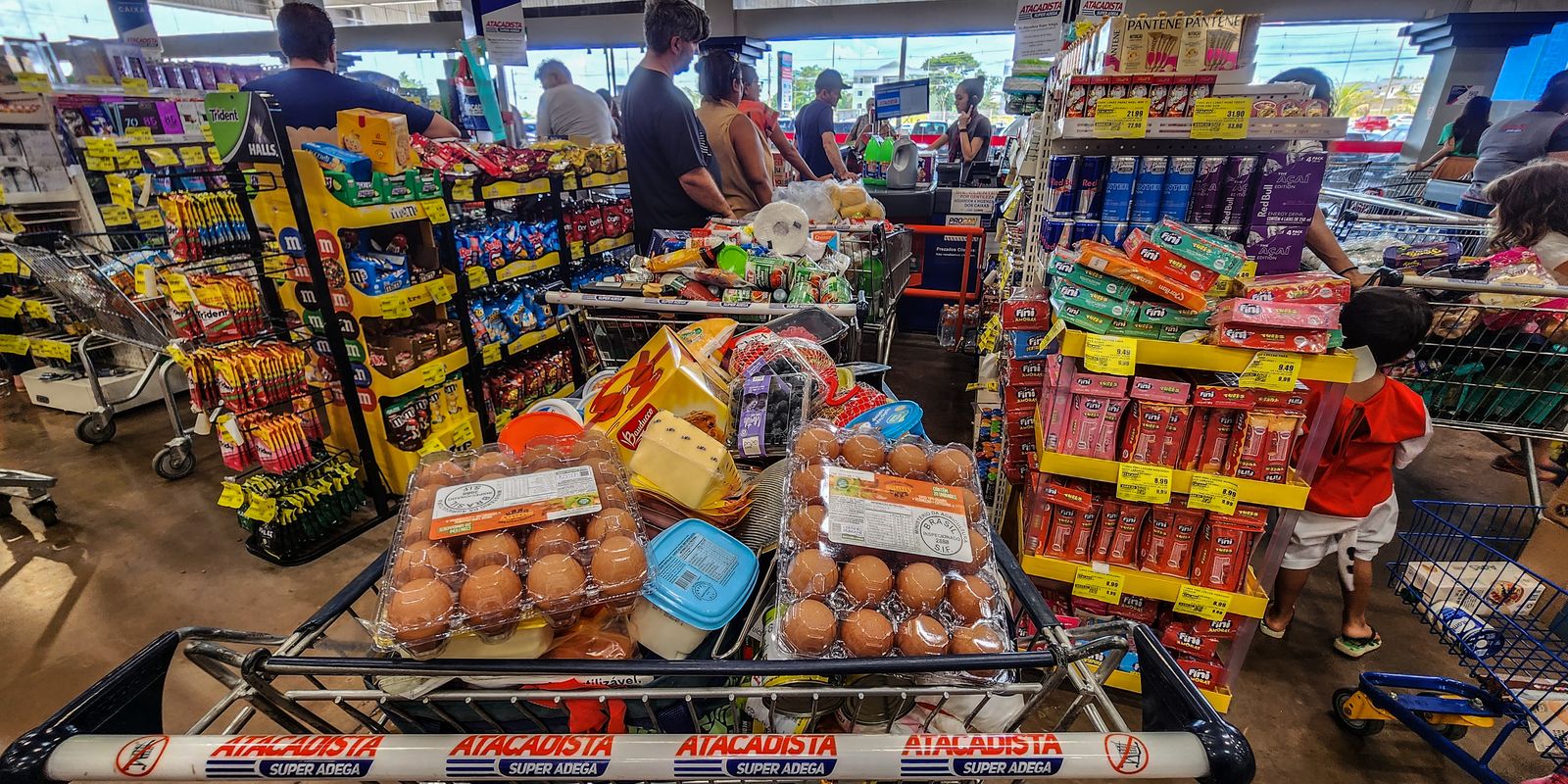 Vendas em supermercados sobem 6,5% após MP que suspendeu apostas online
